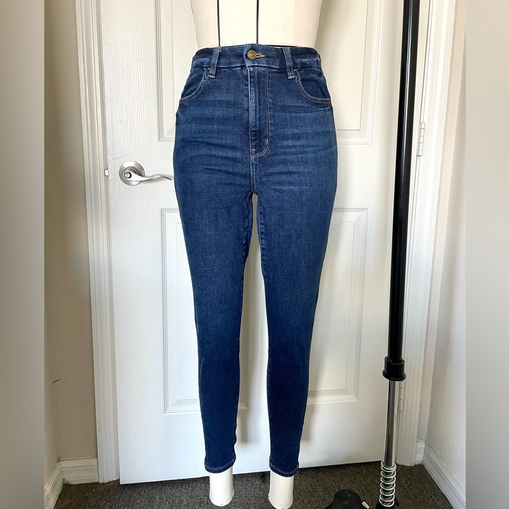 AMERICAN EAGLE - SZ 8 - CURVY SUPER HI-RISE JEGGING